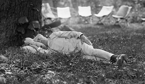 Thomas Edison takes a nap, perhaps to boost his creativity (Image courtesy: The Science)